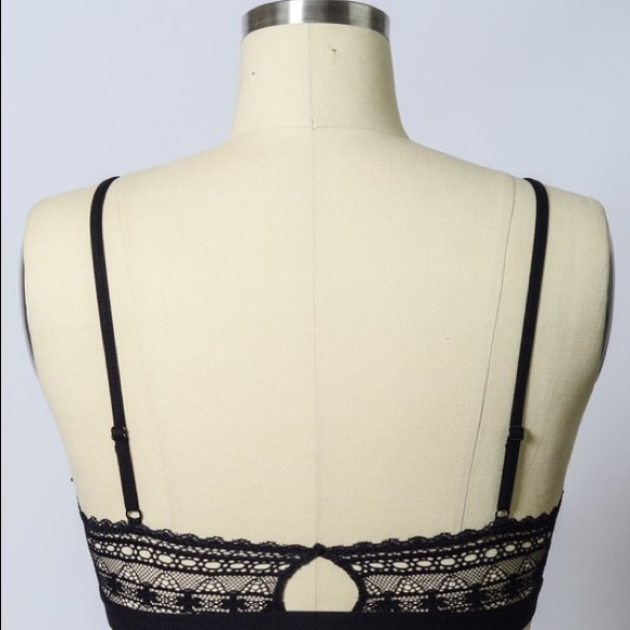 >>LAST<< Peekaboo Strip Lace Bralette - Picture 6 of 6